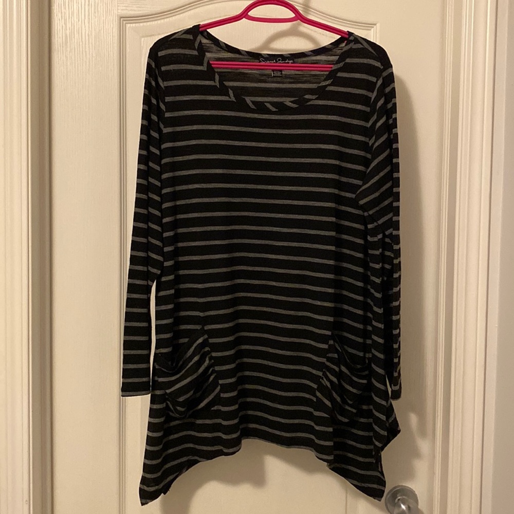 Black striped asymmetric top with pockets